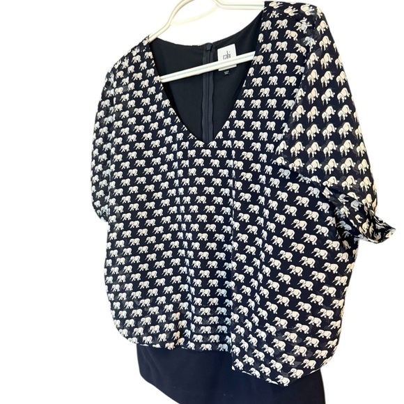 CAbi S EUC Elephant pattern sheer  Blue Short Sleeve Fitted Blouse- fitted waist - Picture 3 of 14